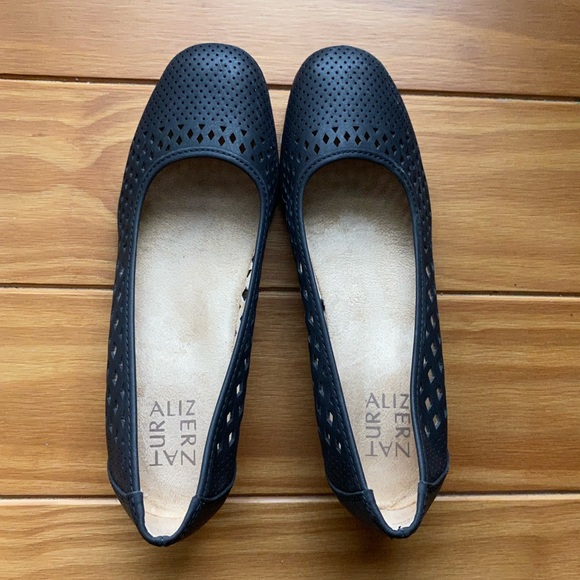 Naturalizer 7M Black Wedge Pumps with Cut-outs - Picture 9 of 9